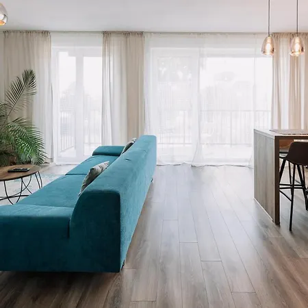 Appartement Revon Modern Business Apartment, *